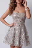Vestido de cocktail curto cinzento cinzento brilhante A Line Vestido de cocktail curto com missangas florais