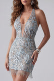 Vestido de cocktail cinzento, cinzento-azul, cinzento-azulado, com contas sem costas, justo, com franjas
