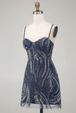 Vestido de cocktail curto cintilante azul-marinho com alças grossas e missangas