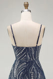Vestido de cocktail curto cintilante azul-marinho com alças grossas e missangas