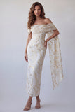 Vestido Formal Midi Estampado Bodycon Champanhe com Ombros Descobertos e Capa