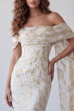 Vestido Formal Midi Estampado Bodycon Champanhe com Ombros Descobertos e Capa