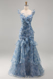 Vestido formal longo floral ondulado em chiffon azul empoeirado de sereia com folhos