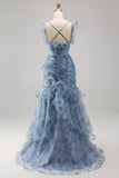 Vestido formal longo floral ondulado em chiffon azul empoeirado de sereia com folhos