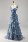 Vestido formal longo floral ondulado em chiffon azul empoeirado de sereia com folhos