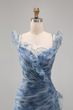 Vestido formal longo floral ondulado em chiffon azul empoeirado de sereia com folhos