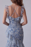 Vestido formal longo floral ondulado em chiffon azul empoeirado de sereia com folhos