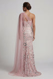 Vestido comprido de mãe da noiva cor-de-rosa brilhante com missangas de sereia e capa lateral
