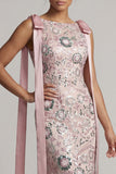 Vestido de mãe da noiva com gola barco longa e com gola barco e sereia cor-de-rosa brilhante com laços