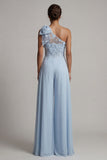 Azul-céu floral longo, um ombro das calças da mãe da noiva com laço