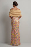 Vestido longo de mãe da noiva com sereia floral amarelo brilhante e fenda