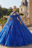 Vestido de baile azul real com gola halter, vestido Quinceañera aplicado com mangas cape