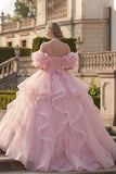 Vestido de baile, decote halter e blush com folhos e mangas bufantes