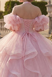 Vestido de baile, decote halter e blush com folhos e mangas bufantes