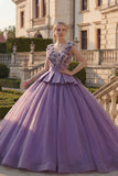 Vestido de baile roxo com decote em V com aplicação e vestido floral de quinceañera