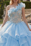 Vestido de baile de um ombro azul-céu aplicado com folhos