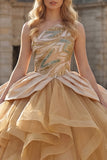 Vestido de baile cintilante de um ombro com lantejoulas, vestido champanhe Quinceañera com folhos