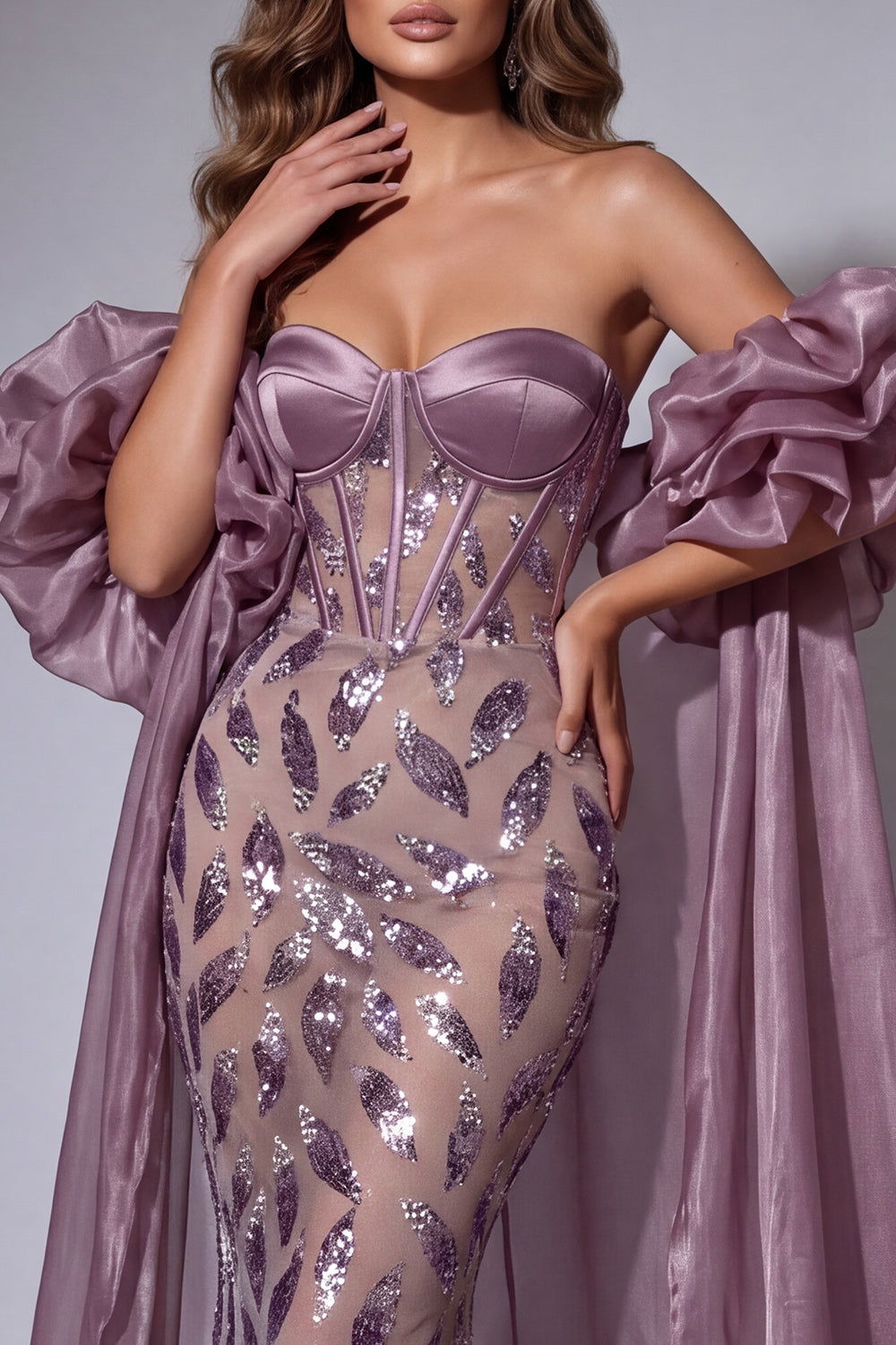 Vestido de concurso vintage brilhante de espartilho malva em forma de sereia longa com missangas e folhos e capa