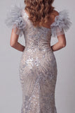 Vestido de concurso longo prateado prateado brilhante, com um ombro e mismas, com flores 3D