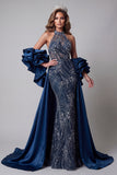 Vestido de concurso de sereia brilhante com folhos e contas longas com capa