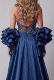 Vestido de concurso de sereia brilhante com folhos e contas longas com capa