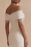 Vestido de formatura branco de ombros franzidos, curto e justo