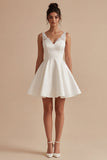 Vestido de graduação branco curto de decote em V com renda
