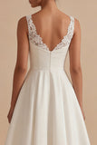 Vestido de Noivado Maxi branco em V-Line, com renda