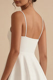 Vestido de graduação branco curto de alças finas com folhos