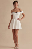 Vestido de graduação curto branco com linha A e laço