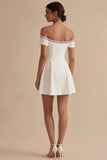 Vestido de graduação curto branco com linha A e laço