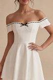 Vestido de graduação curto branco com linha A e laço
