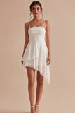 Mini vestido branco franzido com alças finas e folhos A Line
