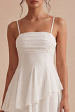 Mini vestido branco franzido com alças finas e folhos A Line