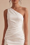 Vestido de Graduação Mini Branco Bodycon Franzido de Um Ombro com Fenda