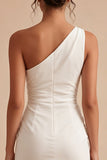 Vestido de Graduação Mini Branco Bodycon Franzido de Um Ombro com Fenda