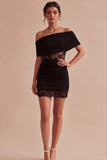Mini vestido bodycon preto de renda ombro descoberto