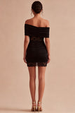 Mini vestido bodycon preto de renda ombro descoberto
