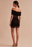 Mini vestido bodycon preto de renda ombro descoberto