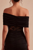 Mini vestido bodycon preto de renda ombro descoberto