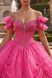 vestido de baile fucsia com missangas e vestido de quinceanera