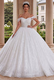 Vestido de baile branco brilhante com ombros caídos