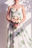 Vestido de dama de honor verde floral em linha A com gola em capuz