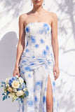 Vestido de dama de honor azul sem alças floral A Line com fenda