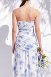 Vestido de dama de honor azul sem alças floral A Line com fenda