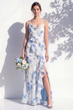 Vestido de dama de honor azul floral com folhos e decote capuz