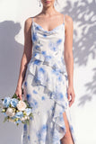 Vestido de dama de honor azul floral com folhos e decote capuz