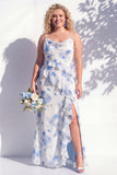 Vestido de dama de honor azul floral com folhos e decote capuz
