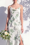 Vestido de dama de honor azul floral com folhos e decote capuz