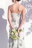 Vestido de dama de honor azul floral com folhos e decote capuz